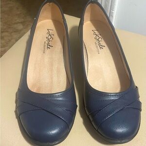 Life Stride Navy Flats